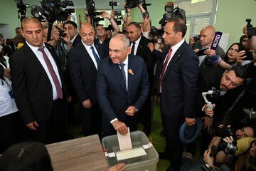 پاشینیان اعلام پیروزی کرد پاشینیان اعلام پیروزی کرد