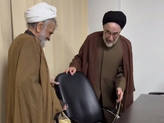 ببینید | احترام متقابل سید محمد خاتمی و محمدجواد حجتی کرمانی
