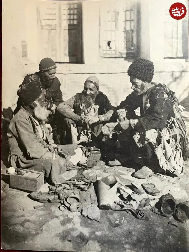 عکس/ بساط یک «پینه‌دوز» در یکی از کوچه‌های تهران در عهد قاجار