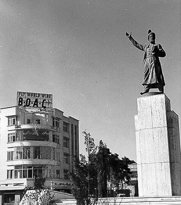 فردوسیِ فراموششده میدان فردوسی؛ تندیسی که دیگر در تهران نیست