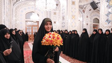 آیین بستهبندی نبات متبرک در حرم امام رضا(ع)+تصاویر آیین بستهبندی نبات متبرک در حرم امام رضا(ع)+تصاویر