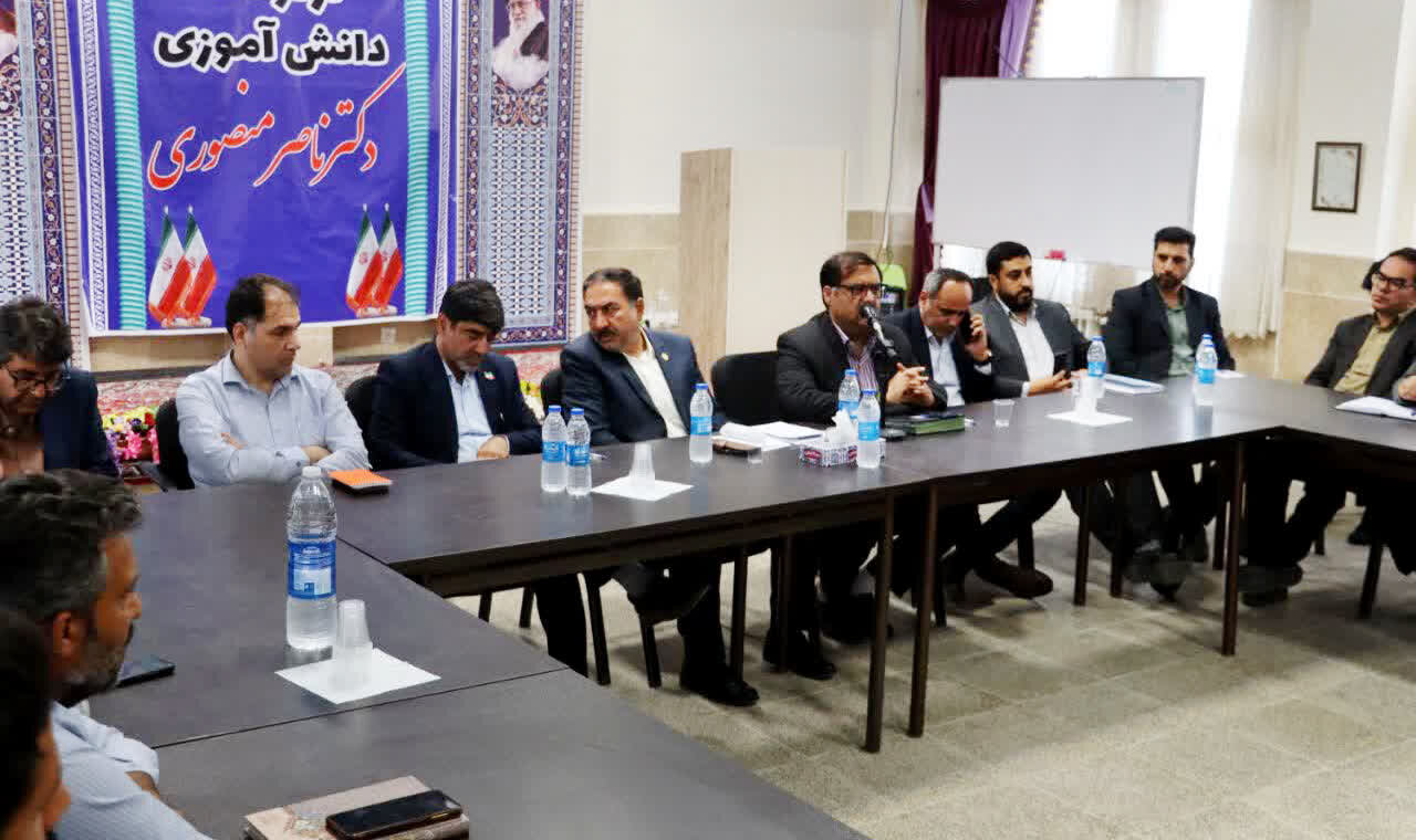 بررسی مطالبات روستاهای بخش امیریه با حضور مسئولان شهرستانی؛ 