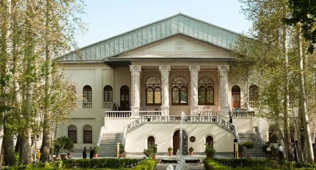 تصویری از نمای شهر تهران از بالکن عمارت «باغ فردوس» در دوره قاجار منتشر شد. تصویری از نمای شهر تهران از بالکن عمارت «باغ فردوس» در دوره قاجار منتشر شد.