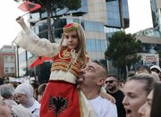 خشم جوانان آلبانی از پروژه داماد ترامپ / «آلبانی فروشی نیست» به شعار نسل جدید تبدیل شد