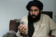 ببینید | اعضای طالبان گوشی‌های هوشمند خود را شکستند!