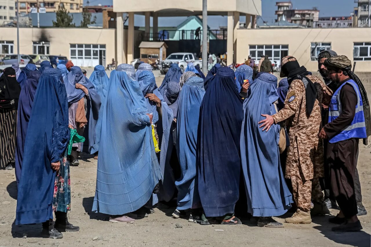 زنان در هرات در خطر دستگیری قرار گرفتند / برقع اجباری می‌شود؟ / بازگشت زنان افغانستان به سه دهه پیش