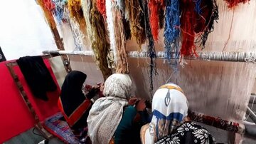 تولید ۶۸۹۵ متر مربع فرش دستباف توسط مددجویان کمیته امداد کرمان در سال گذشته تولید ۶۸۹۵ متر مربع فرش دستباف توسط مددجویان کمیته امداد کرمان در سال گذشته