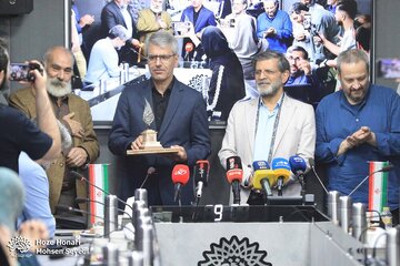 سخنگوی وزارت خارجه نشان ادبی دریافت کرد سخنگوی وزارت خارجه نشان ادبی دریافت کرد