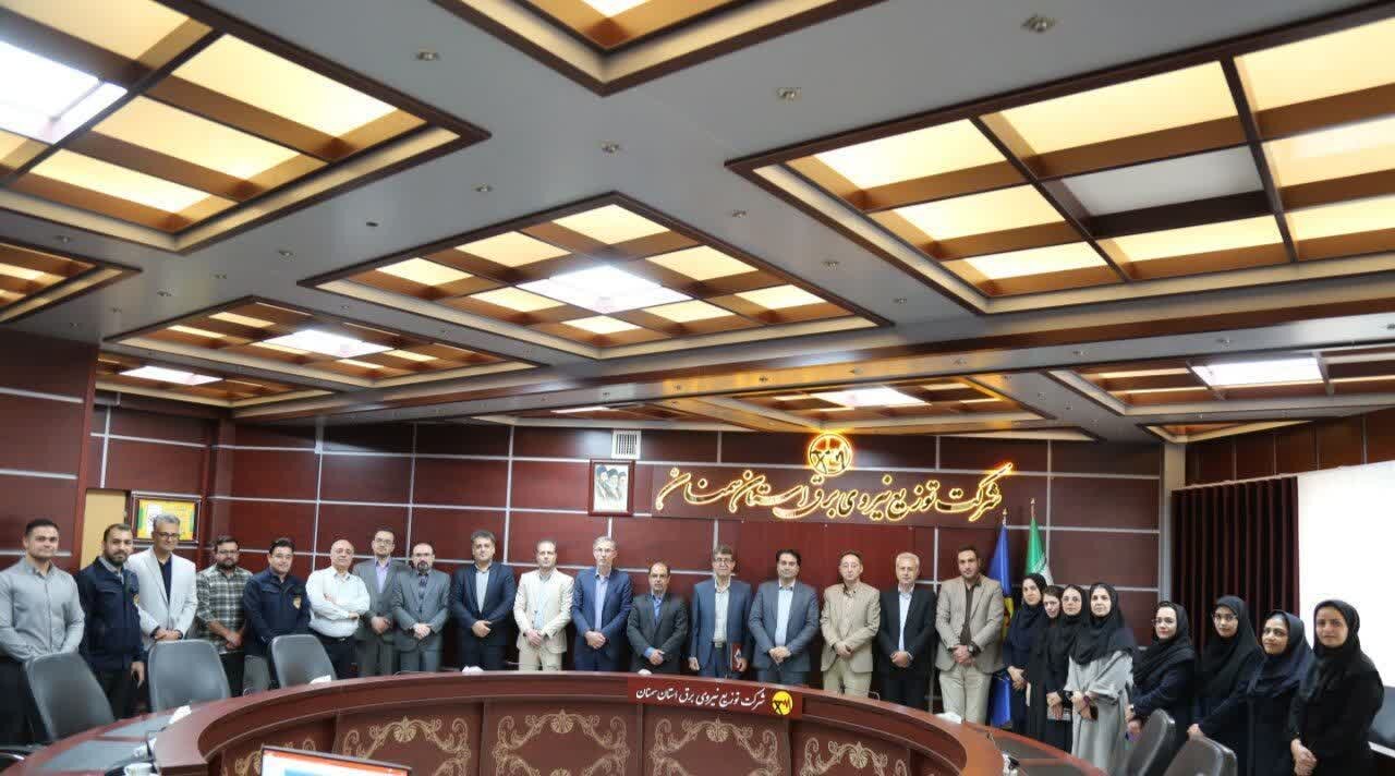 سرپرست معاونت فروش و خدمات مشترکین شرکت توزیع نیروی برق استا