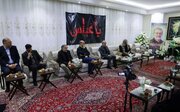 تصاویر دیدار رییس صداوسیما با خانواده علی لاریجانی؛ از عکس پدر شهیدلاریجانی بر دیوار تا حضور وحید جلیلی!