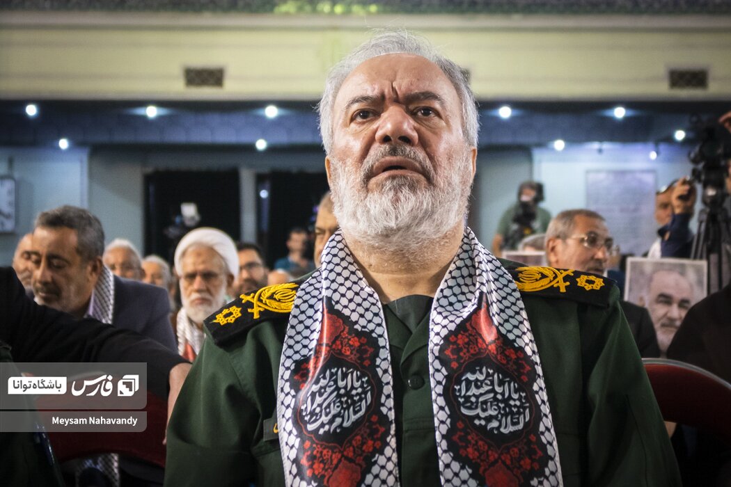 مراسم سالگرد سردار سلامی/ از چهرههای دولت پزشکیان در صف اول تا اندوه مخبر در مراسم/ حدادعادل هم بود