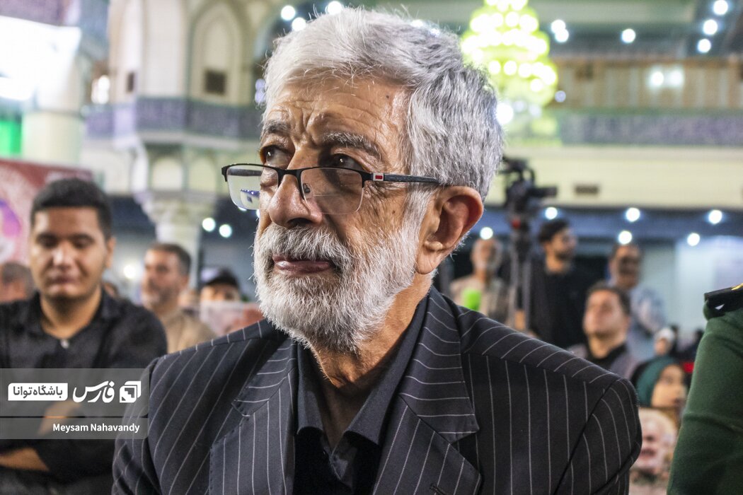 مراسم سالگرد سردار سلامی/ از چهره‌های دولت پزشکیان در صف اول تا اندوه مخبر در مراسم/ حدادعادل هم بود
