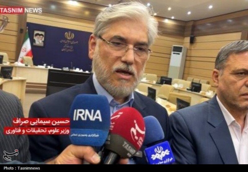 وزیر علوم: دانشجویان توهین‌کننده به پرچم مجازات می