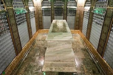روایت تاریخ سنگ مزار امام رضا(ع) روایت تاریخ سنگ مزار امام رضا(ع)