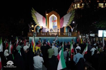 هنرمند نقاش در میدان نبوت/ رونمایی از یک اثر هنری در میان مردم هنرمند نقاش در میدان نبوت/ رونمایی از یک اثر هنری در میان مردم