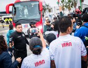 ببینید | حضور جالب توجه هواداران تیم ملی و گروه موزیک مکزیکی در مقابل هتل ایران