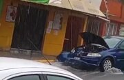 ببینید | گرفتار شدن خودرو ها بر اثر سیلاب در شرق مکزیک