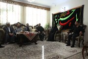 دیدار اعضای دفتر رهبر شهید انقلاب با خانواده یک شهید+ تصاویر