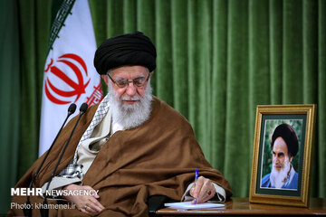 «سه نامه در ۱۰ سال؛ حاوی پیامهای رهبر شهید به جوانان غربی» منتشر شد «سه نامه در ۱۰ سال؛ حاوی پیامهای رهبر شهید به جوانان غربی» منتشر شد