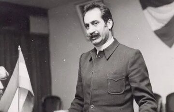 عکس/ «داریوش فروهر» در میدان بهارستان؛ حوالی سال ۱۳۲۹
