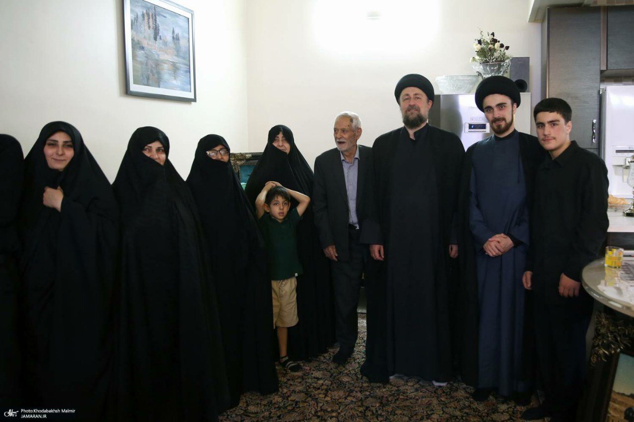 سید حسن خمینی در منزل شهید سپهبد سید عبدالرحیم موسوی/ احمد خمینی هم حضور داشت+ تصاویر
