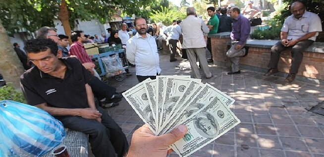 فردوسی به استقبال توافق رفت / دلار در چند ساعت ۱۲ هزار تومان عقبنشینی کرد / بازار ارز در اتاق انتظار خبرهای تازه