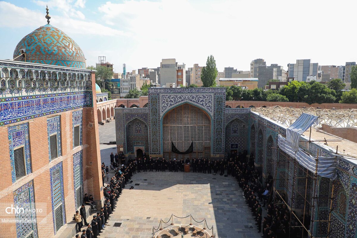 آیین سنتی طشت‌گذاری در بقعه شیخ صفی‌الدین اردبیلی برگزار شد