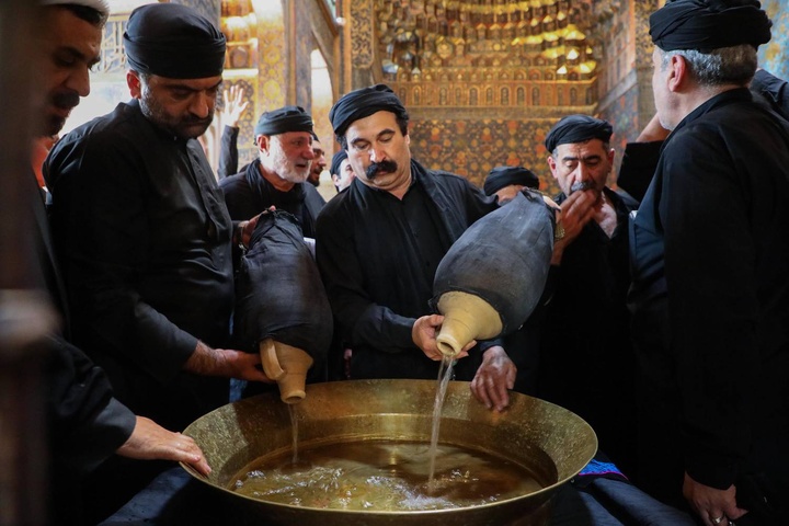 آیین سنتی طشتگذاری در بقعه شیخ صفیالدین اردبیلی برگزار شد