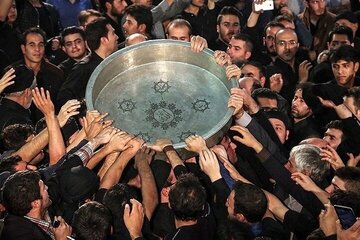 آیین «طشتگذاری» سنتی ریشهدار در پاسداشت جوانمردی حسینی آیین «طشتگذاری» سنتی ریشهدار در پاسداشت جوانمردی حسینی