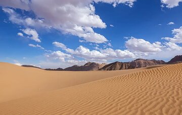 احسان شریعتی و انتشار «کویر» بعد از سرخوردگیهای کودتای ۲۸ مرداد/ شبکه های اجتماعی و ناتوانی آدمیان در فهم تنهایی شان/ انتشار کتاب کویر در لبنان احسان شریعتی و انتشار «کویر» بعد از سرخوردگیهای کودتای ۲۸ مرداد/ شبکه های اجتماعی و ناتوانی آدمیان در فهم تنهایی شان/ انتشار کتاب کویر در لبنان