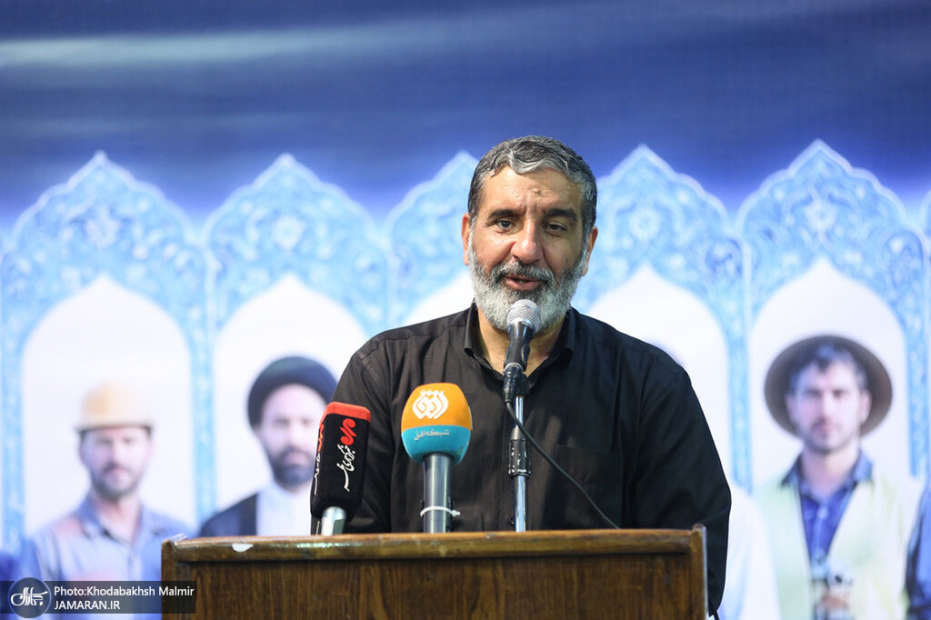 تصاویر خاص از مراسم تجدید بیعت جهادگران با رهبر انقلاب در حسینیه جماران + عکس