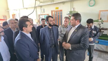 مشاور وزیر کار بر ارتقای زیرساختهای مهارتی کردستان تأکید کرد مشاور وزیر کار بر ارتقای زیرساختهای مهارتی کردستان تأکید کرد