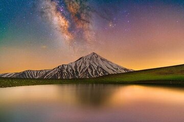 عکس | قاب دیدنی از عبور کهکشان راه شیری بر فراز قله دماوند