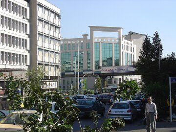 عکس/ چهارراه کالج تهران قبل از آسفالت شدن؛ سال ۱۳۱۲