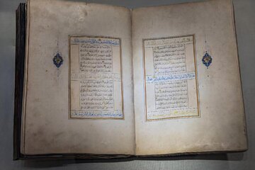 نمایش قرآن متعلق به قرن یازدهم هجری در موزه مکه نمایش قرآن متعلق به قرن یازدهم هجری در موزه مکه