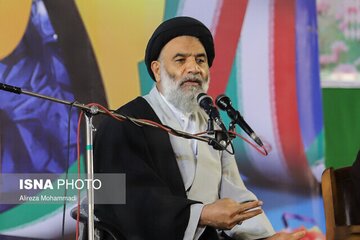 امام جمعه اهواز: همراهی با رهبر انقلاب و حفظ وحدت، خط قرمز نظام است