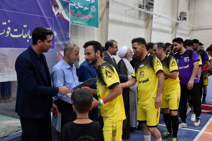 کاشی گلچین قهرمان فوتسال کارگران میبد شد؛ پایان هیجان‌انگیز رقابت ۱۲ تیم