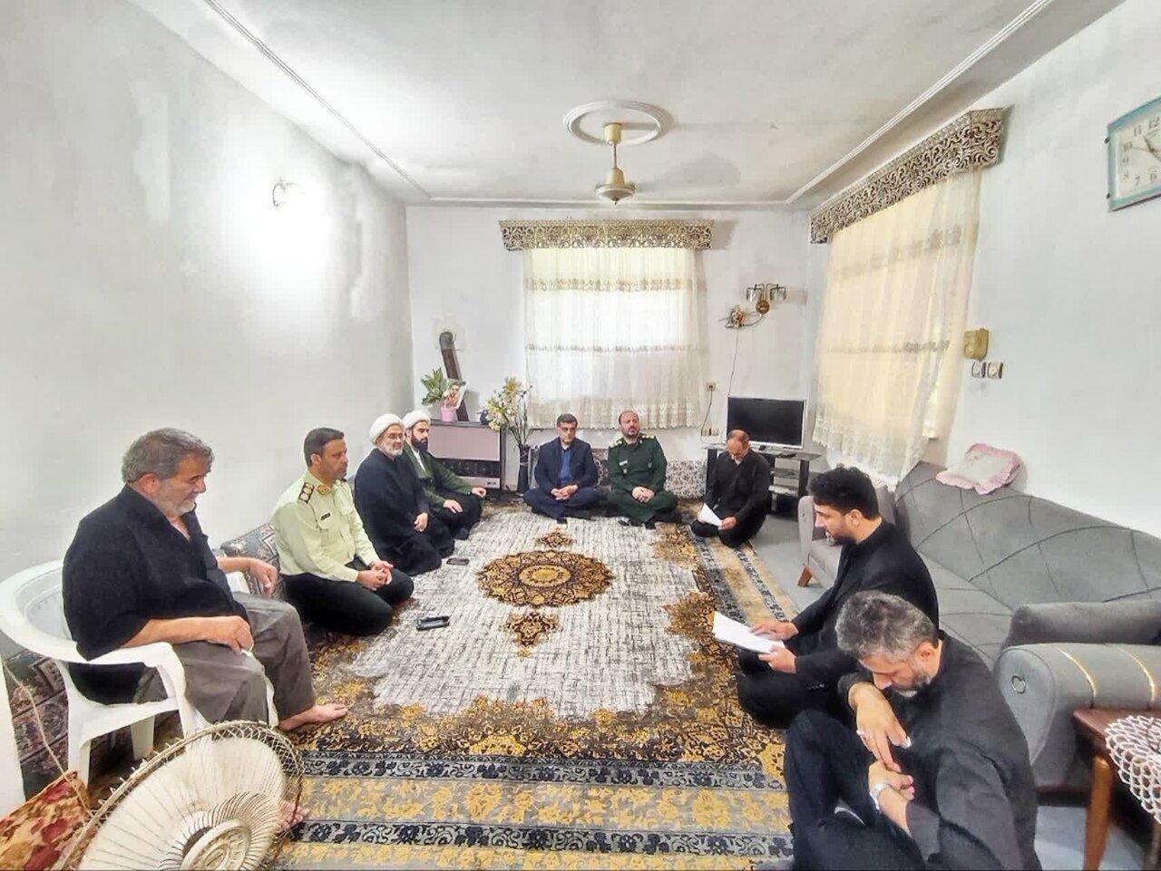 دیدار اعضای شورای تأمین آستانهاشرفیه با خانوادههای شهدای جنگ تحمیلی ۱۲ روزه دیدار اعضای شورای تأمین آستانهاشرفیه با خانوادههای شهدای جنگ تحمیلی ۱۲ روزه
