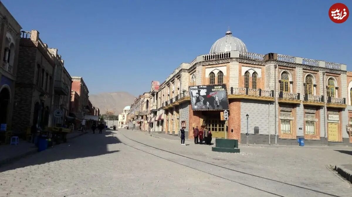 عکس/ خیابان لاله‌زار، مقابل پاساژ گراند هتل؛ سال ۱۳۵۲