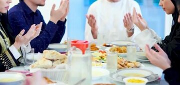 با شکرگزاری و دعا سفرهتان را نورانی کنید با شکرگزاری و دعا سفرهتان را نورانی کنید