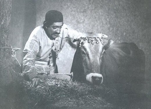 ماجرای دیدار جنجالی آقای بازیگر با احمدینژاد چه بود؟/ فیلمی که شاه توقیف کرد و امام نجاتش داد؛ قصه «گاو» و عزتالله انتظامی