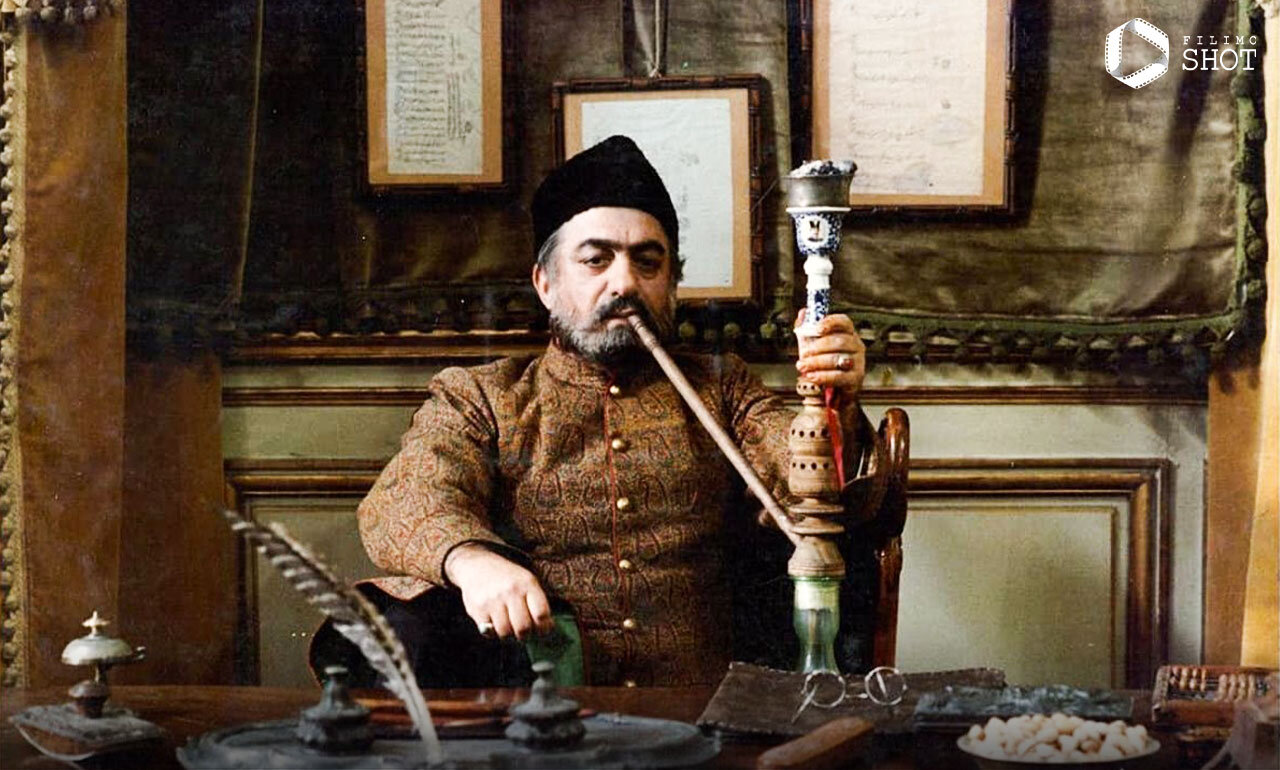 ماجرای دیدار جنجالی آقای بازیگر با احمدینژاد چه بود؟/ فیلمی که شاه توقیف کرد و امام نجاتش داد؛ قصه «گاو» و عزتالله انتظامی