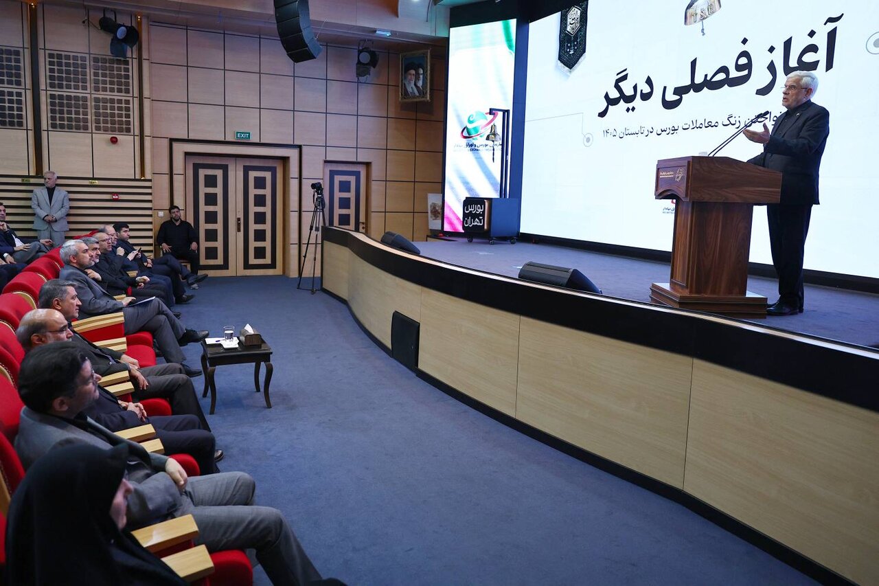عارف: در شرایط پساجنگ باید محوریت بیشتری به بخش خصوصی داده شود/ هدایت سرمایه‌های خرد به تولید در اولویت قرار دارد