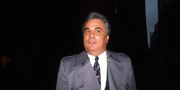 رئیس مافیای نیویورک مشهور به «دانِ تفلون» به حبس ابد محکوم شد؛ ۲ تیر ۱۳۷۱