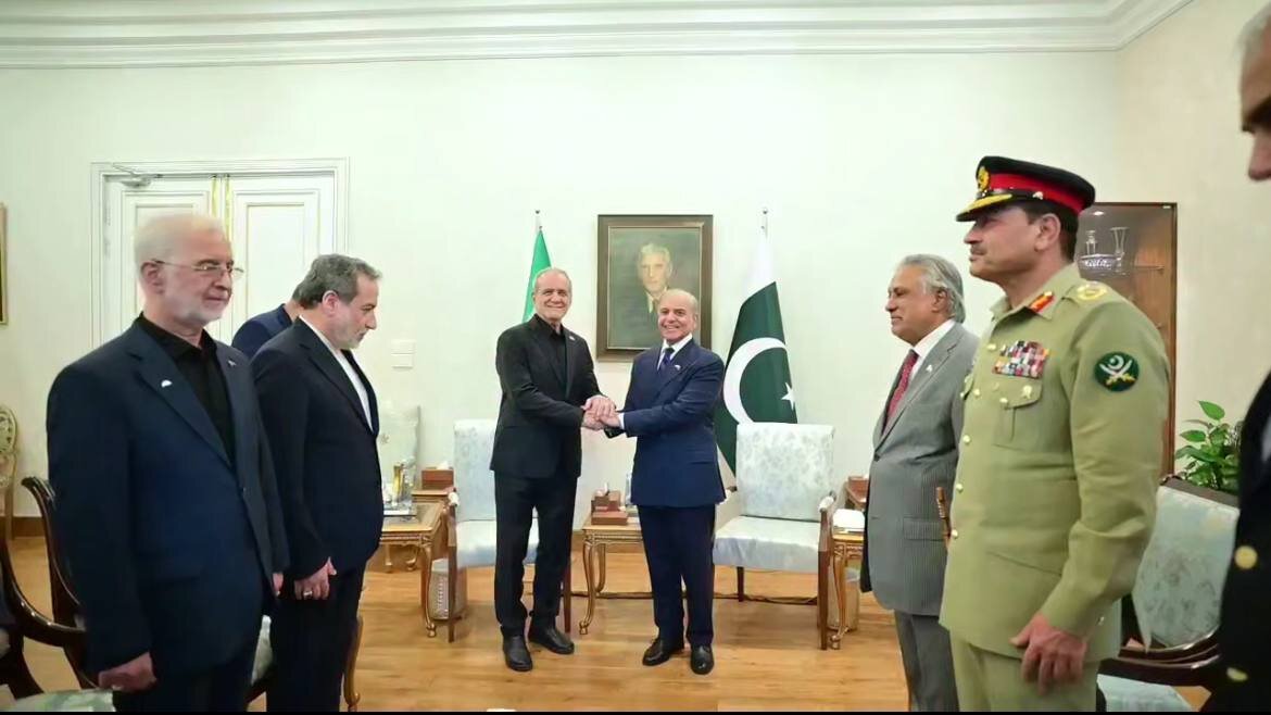 تصویر خاص از دیدار پزشکیان با شهباز شریف + عکس