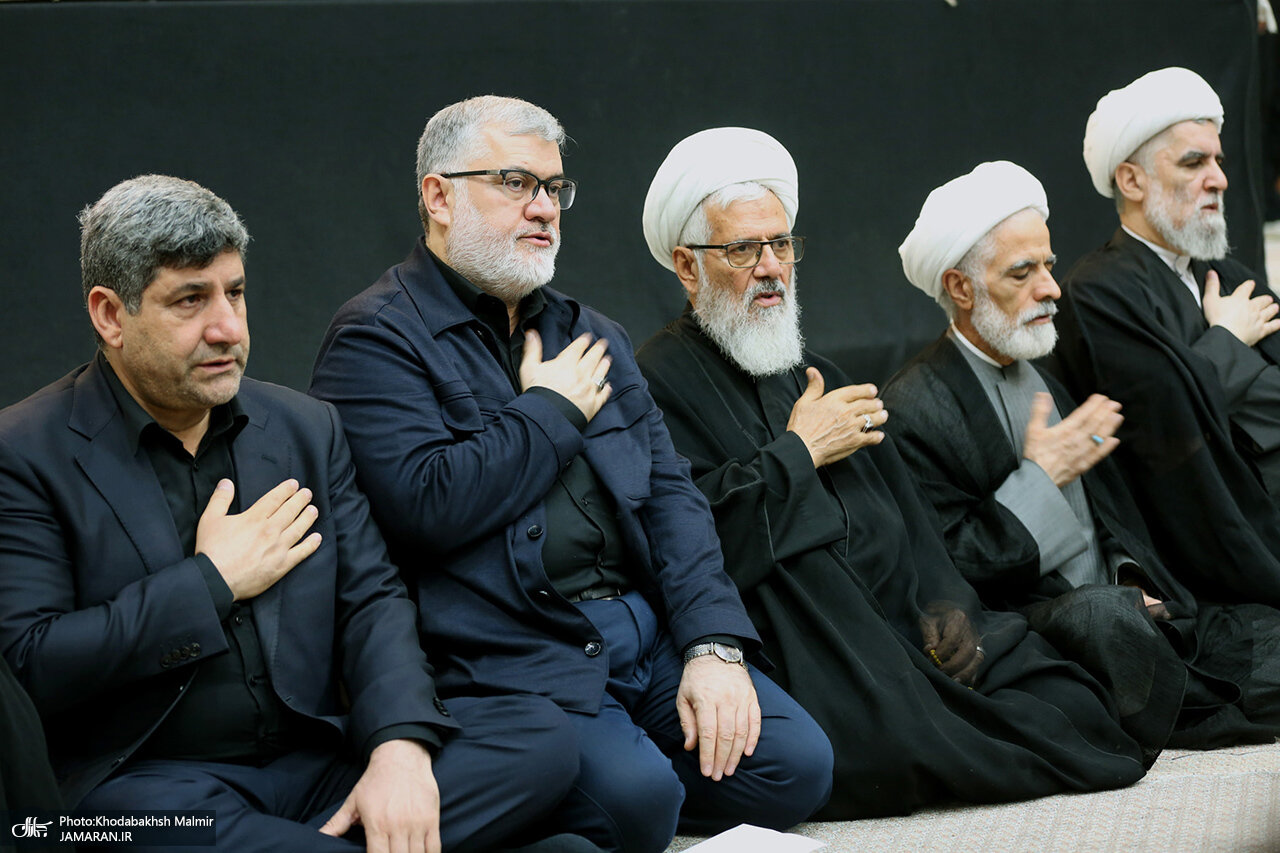 عکسی متفاوت از مسعود پزشکیان در کنار سید یاسر خمینی/ زهرا پزشکیان همنشین دختر امام (ره) شد/ علی یونسی و مهدی هاشمی هم بودند+ تصاویر 3 عکسی متفاوت از مسعود پزشکیان در کنار سید یاسر خمینی/ زهرا پزشکیان همنشین دختر امام (ره) شد/ علی یونسی و مهدی هاشمی هم بودند+ تصاویر