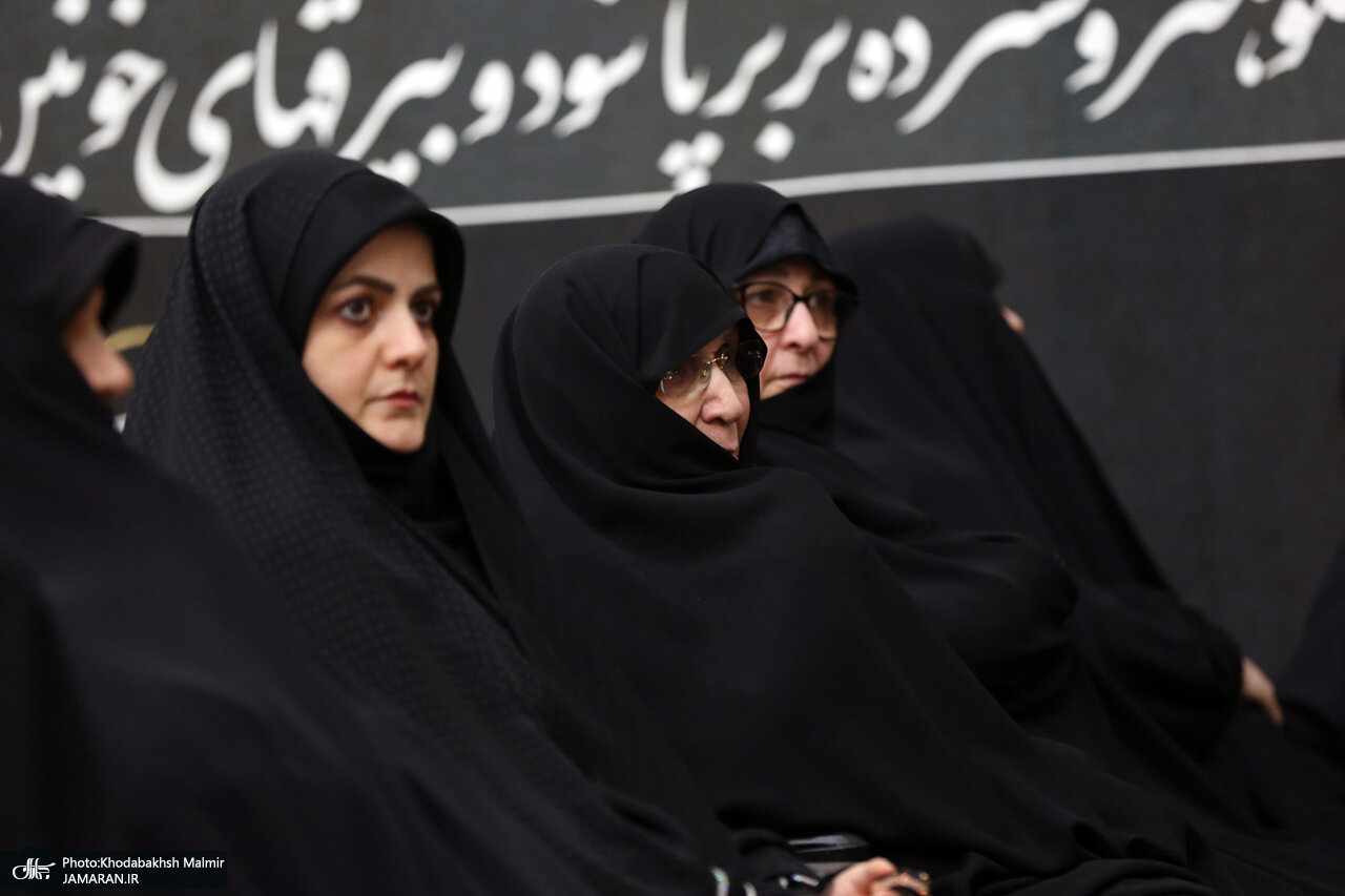 عکسی متفاوت از مسعود پزشکیان در کنار سید یاسر خمینی/ زهرا پزشکیان همنشین دختر امام (ره) شد/ علی یونسی و مهدی هاشمی هم بودند+ تصاویر