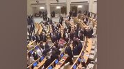 ببینید | جنجال در پارلمان گرجستان؛ درگیری فیزیکی نمایندگان حاکم و مخالف