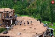 ببینید | زمین والیبال روی بام خانه‌ها ؛ شگفتی یک روستا در ترکیه