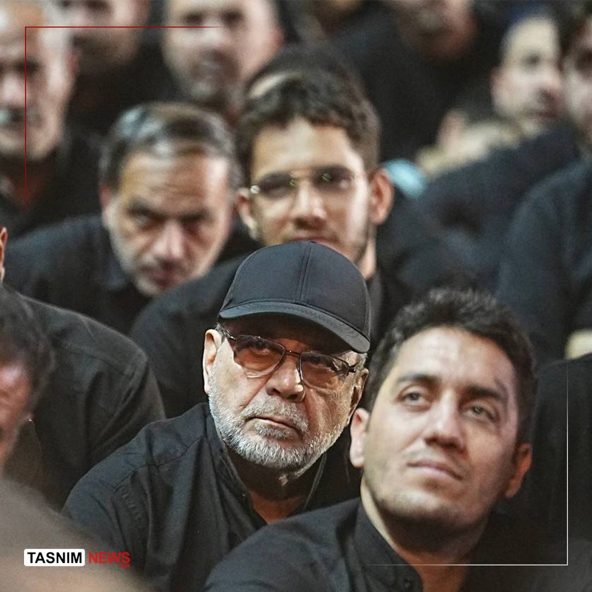 تیپ خاص دبیر شورای عالی امنیت ملی در اجتماع مردمی و مراسم عزاداری میدان انقلاب + عکس